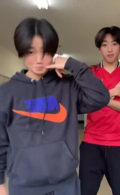 HYO 着用　NIKE フロントロゴ刺繍パーカー Lサイズ