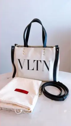 ヴァレンティノ 2WAYキャンバス ロックスタッズ トートバッグ - メルカリ