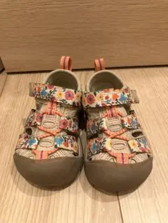 キーン　KEEN 花柄ストラップ サンダル ベージュ