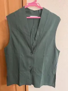 ダークグリーン ノースリーブベスト