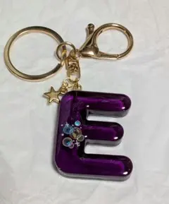 #441 イニシャルE レジン ハンドメイド イニシャルキーホルダー