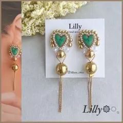 #999大ぶりピアス/ビーズ刺繍/ハート/グリーン/ゴールド/ハンドメイドピアス