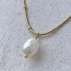 【ゴールド】ステンレス淡水バロックパール　華奢ドットスネークチェーンネックレス