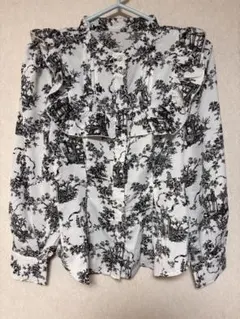 TOCCO closetトワルドジュイ柄 フリル長袖ブラウス（7月末までの出品）のサムネイル