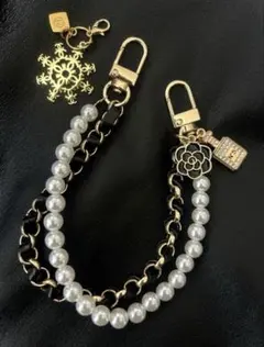 CHANEL　2024年クリスマスチャーム　　スマホホルダー