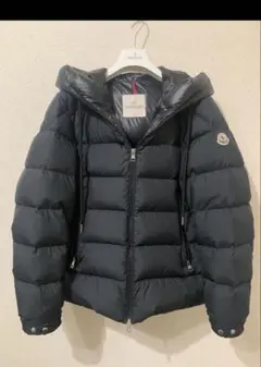 MONCLER ダウンジャケット ブラック フードロゴのサムネイル
