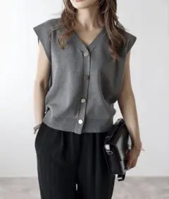 【新品】Bonjour Sagan ゴールド釦ボクシーニットベスト ダークグレー