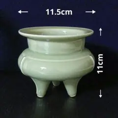 青磁　香炉　作家物　茶道具　松竹梅　雄鶏雌鳥彫刻三つ足香炉　表千家　裏千家 青磁 香炉 作家物 茶道具 松竹梅 雄鶏雌鳥彫刻三つ足香炉 表千家 裏