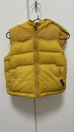 イエローフード付きダウンベスト