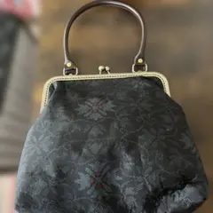 黒花柄がま口バッグ