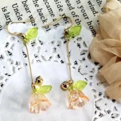 涼しげなお花のロングピアス　イヤリング　ステンレス　樹脂　目印アクセ交換可能