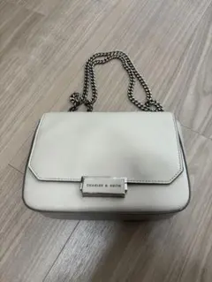CHARLES & KEITH ホワイトショルダーバッグ