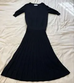 ロペピクニック　黒のニットワンピース 半袖プリーツ