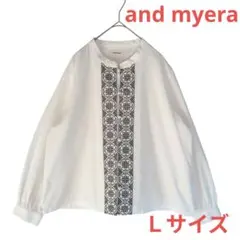 and myera アンドマイラ 刺繍ブラウス バンドカラー 長袖 白✕黒 Ｌのサムネイル