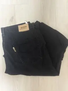BOSS ブラック ストレートジーンズ