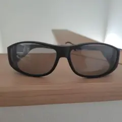 ブラックオーバーサングラス 調光偏光レンズ