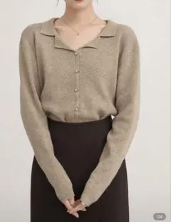 ベージュ ボタン付き襟 長袖ニット