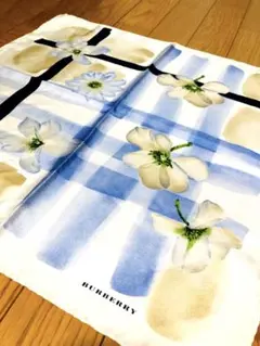 【未使用品】BURBERRY　上質　花柄ハンカチ シルク100% 高級素材