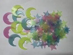 カラフルな星と月のデコレーションパーツ