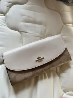 COACH 長財布 シグネチャー ベージュ ホワイトのサムネイル