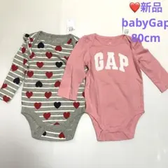 お買得‼️新品✨可愛いbabyGapハート柄&ロゴプリントロンパース2枚セット