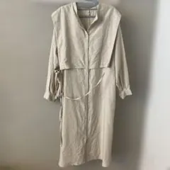 ベージュ ボタン付きロングワンピース