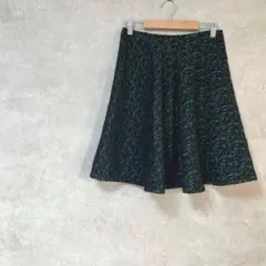 デプレ　ウール　フレアスカート　ひざ丈　総柄　黒　緑　秋冬　綺麗め　フリース素材のサムネイル