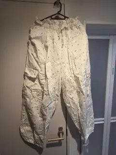 LOWRYS FARM 花柄カーゴパンツ