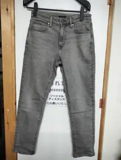 新品 UNIQLO JEANS グレー ストレートデニム ユニクロ
