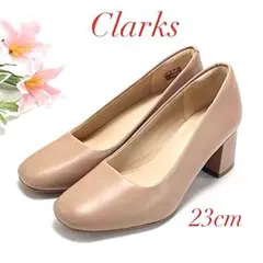 最終価格 美品 Clarks スクエアトゥ チャンキーヒール パンプスのサムネイル