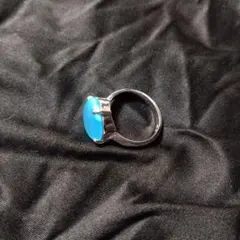 青いオーバルカットリング