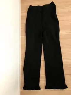 LOWRYS FARM ニットパンツ　フリル付　ブラック