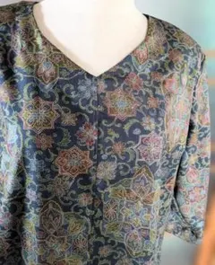 す*ん様 着物リメイク　唐草柄多色　正絹　花柄Vネック七分袖ロングワンピース