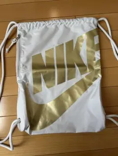 NIKE ナップザック ホワイト/ゴールド
