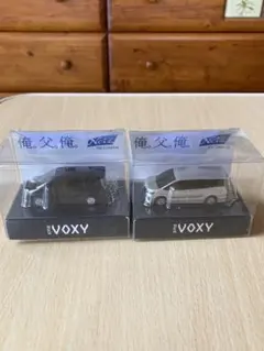 TOYOTA VOXY ミニカー 2台セット ・走行機能付きのサムネイル