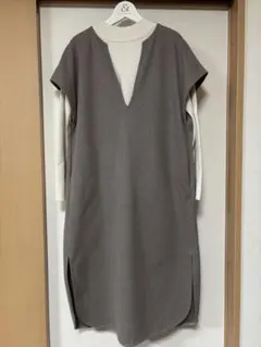 アーバンリサーチ　ワンピース　Vネック　ベージュ