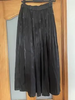 ジーナシス　　光沢ブラック ロングスカート