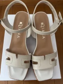 e様専用【美品】ダイアナ Diana ベージュ ストラップサンダル