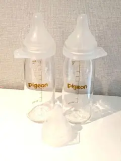 ピジョン　100ml 哺乳瓶2本、専用乳首3つ