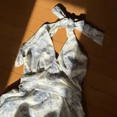 花柄ホルターネックドレス　着画像あり
