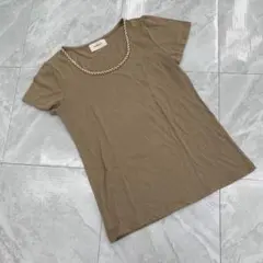クローズアップ パール付きTシャツ ベージュ ショートスリーブ シンプルのサムネイル