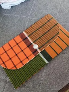 チェック柄ポーチ