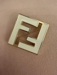 ノベルティブローチ⭐︎FENDI⭐︎