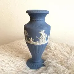 WEDGWOODジャスパーウェア ペールブルー フルーテッド フラワーベースのサムネイル