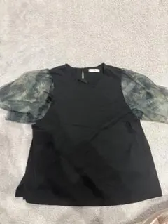 YEVS ブラック フリルスリーブ Tシャツのサムネイル