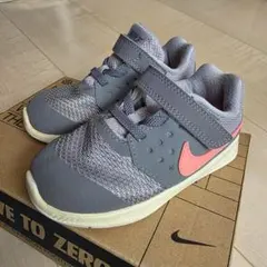 Nike ベビーシューズ グレー/ピンク