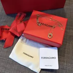 FERRAGAMO ガンチーニ ネックレス ゴールド 箱付きのサムネイル