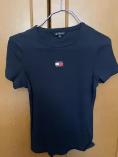 TOMMYJEANSスリムバッジリブTシャツ☆Mサイズのサムネイル