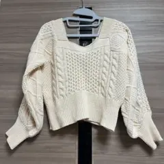 クリーム色 ケーブルニット クロップドセーター