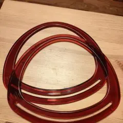 赤いプラスチック製三角形口金